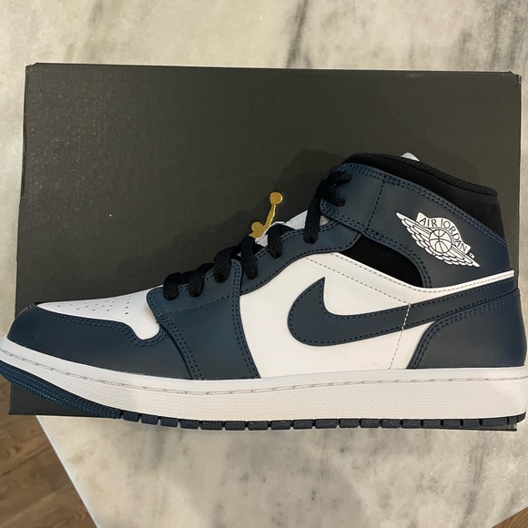 Air Jordan 1 Mid • Armory Navy / White-Black - Picture 6 of 8